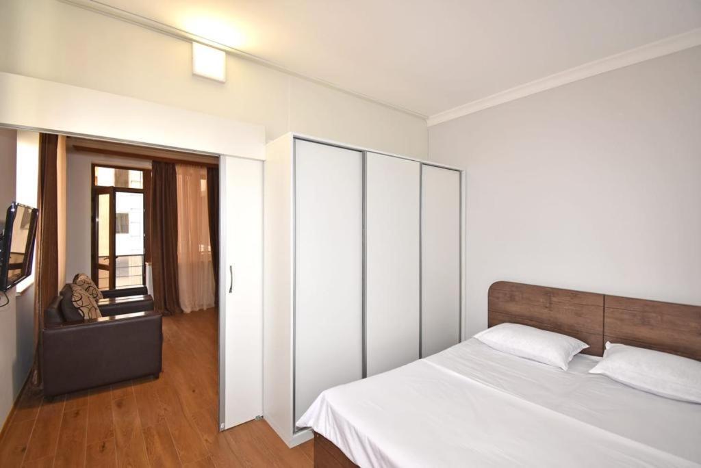 74/3New Building In The Center Of The Capital Apartment Yerevan Exterior photo