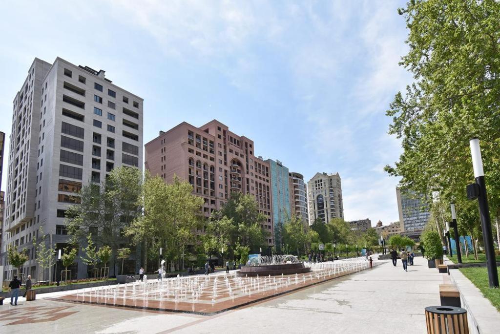 74/3New Building In The Center Of The Capital Apartment Yerevan Exterior photo