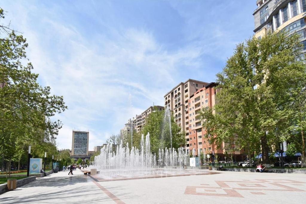 74/3New Building In The Center Of The Capital Apartment Yerevan Exterior photo