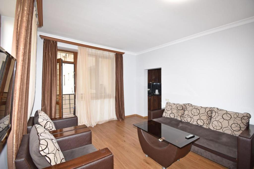 74/3New Building In The Center Of The Capital Apartment Yerevan Exterior photo